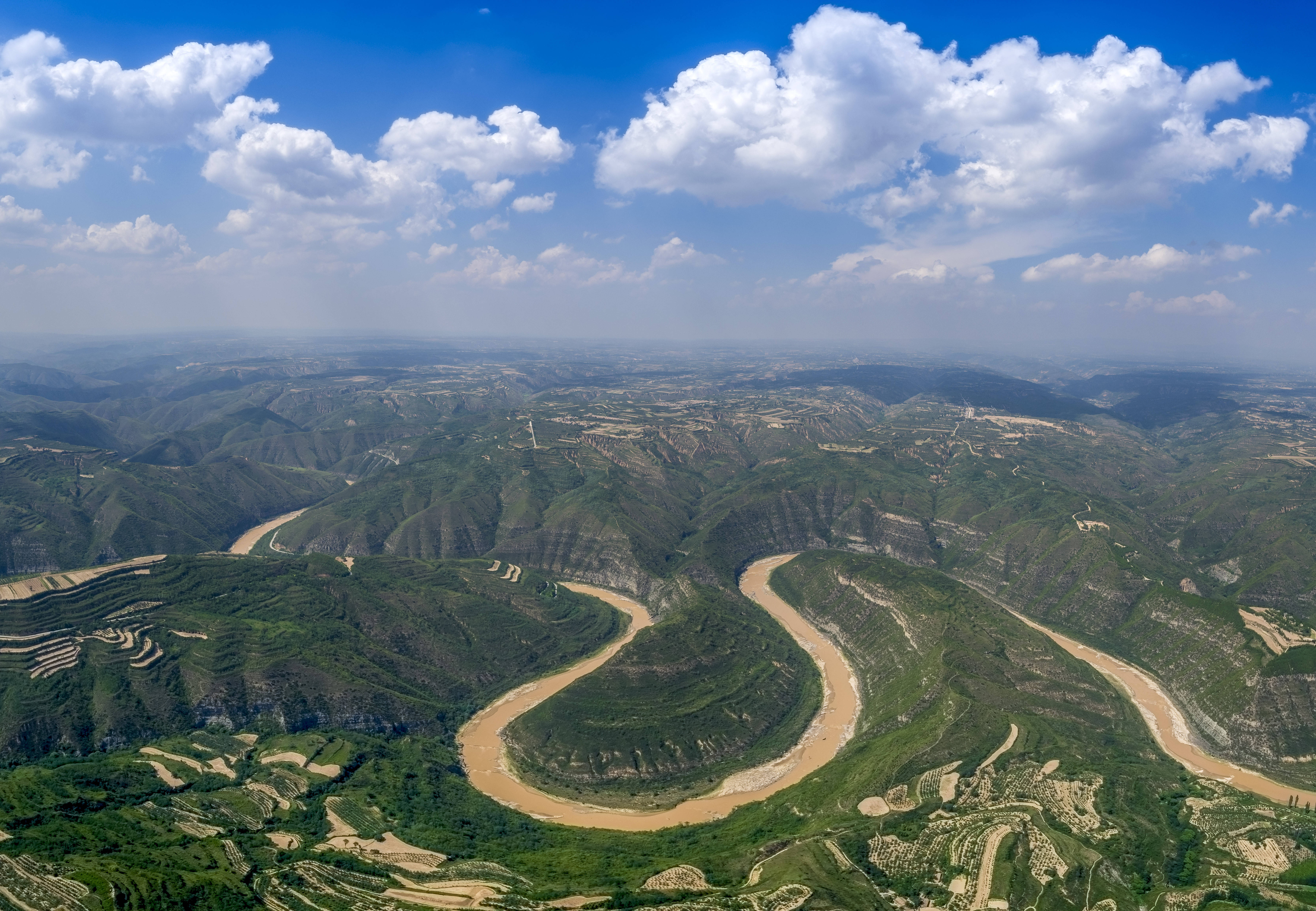 三秦大地，历史与现代的交响乐章