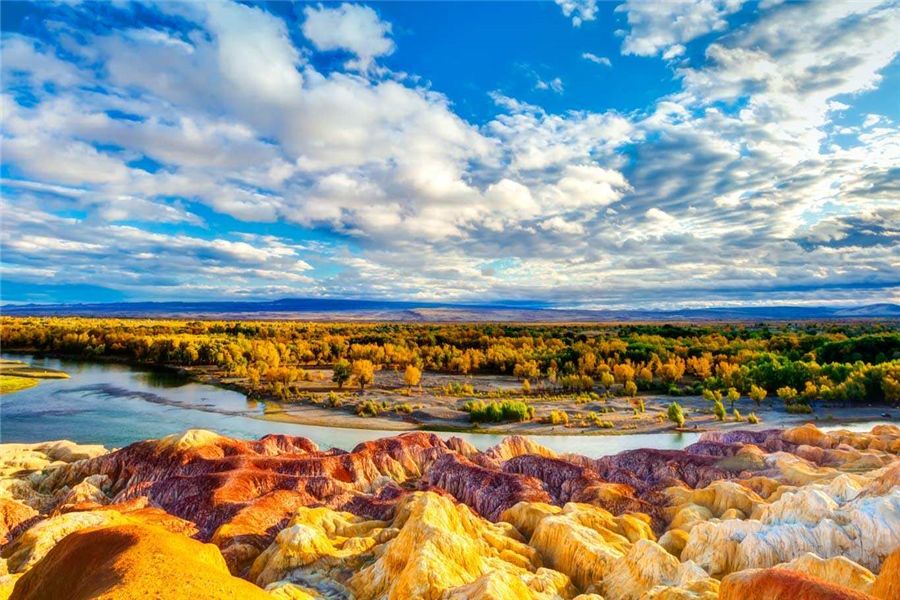 天山脚下，新疆播音稿，探寻美丽新疆的秘密